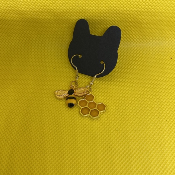 Bee Lover Gold plated Dangle Bee & Honeycomb Decor Mismatched Drop Earrings - Picture 8 of 8